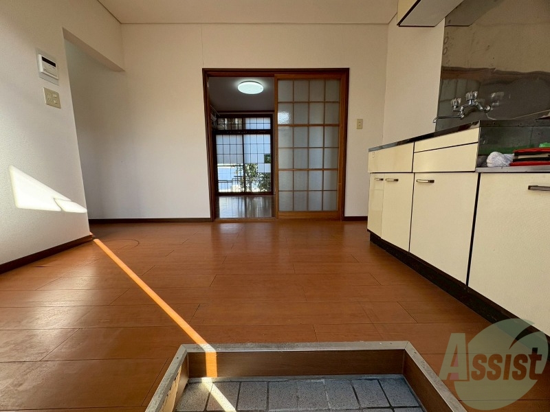 玄関　玄関から撮影した眺めです。広々としていますね。