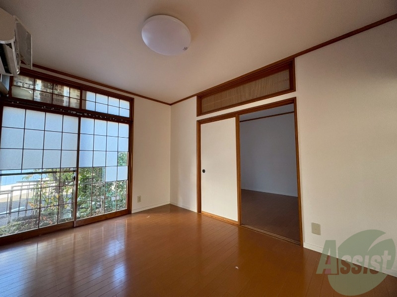 居室・リビング　６帖の洋室です。開放感があって広々としていますね。