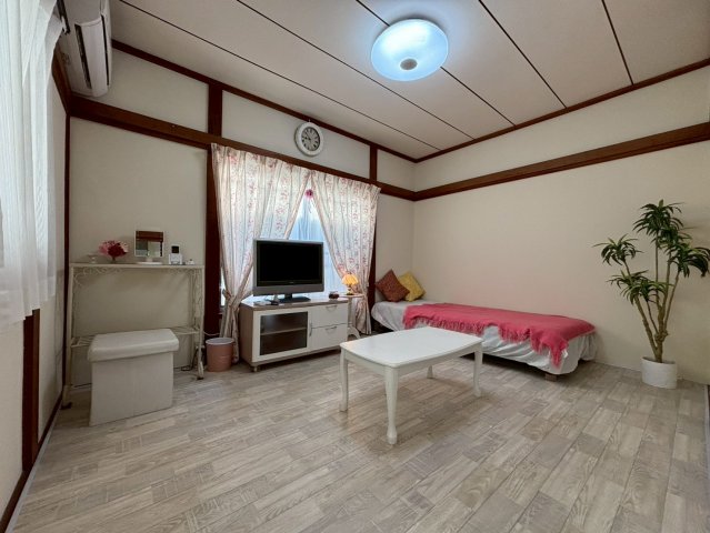 居室・リビング　こちらのリビングで趣味の時間をお楽しみください