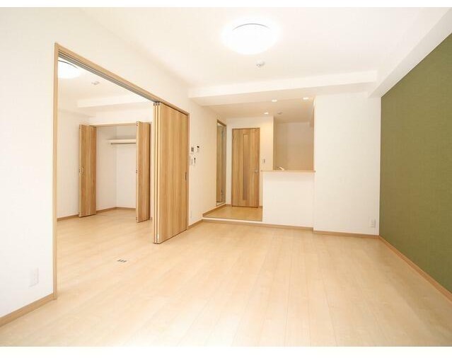 居室・リビング　使いやすい形の為、レイアウトを楽しめます♪