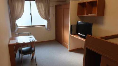 居室・リビング　テレビ、エアコンも付いています。