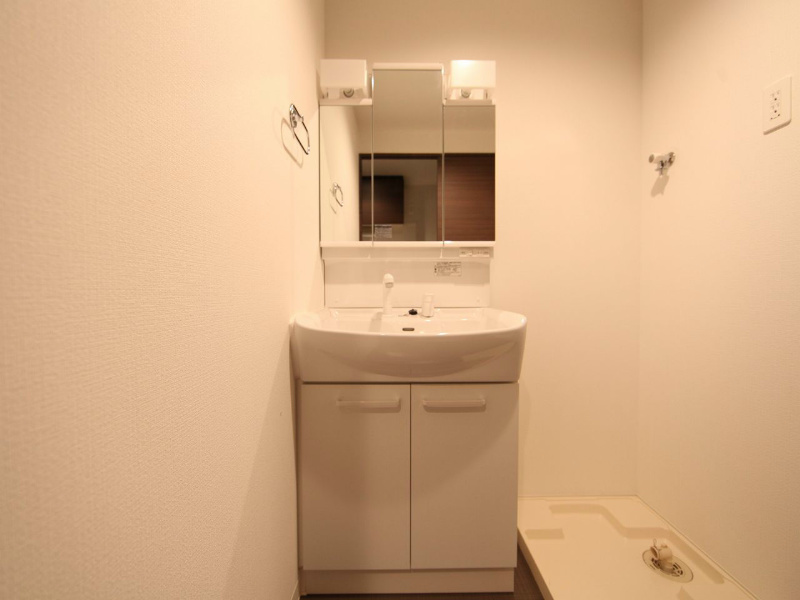 洗面設備　脱衣所　独立洗面台（シャンプードレッサー）洗濯機用意できます