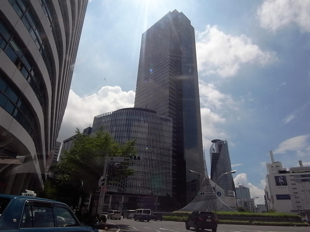 ショッピングセンター　ミッドランドスクエア（飲食店・アパレス・映画館など）（ショッピングセンター）まで442m