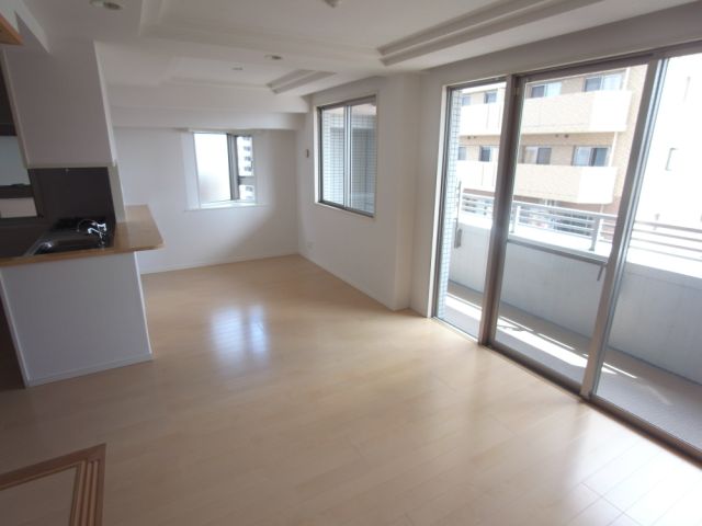 居室・リビング　明るいリビングです。