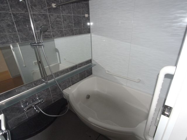 バス・シャワールーム　ゆったりお風呂です。