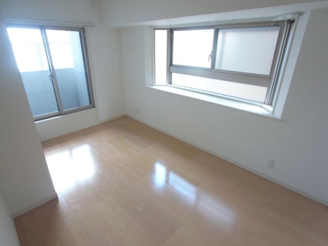 バルコニー　６．３帖の洋間です。