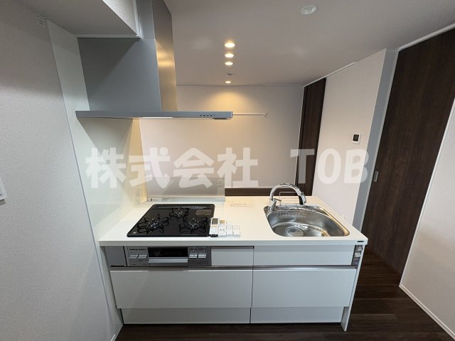 キッチン　ガス3口グリル付き