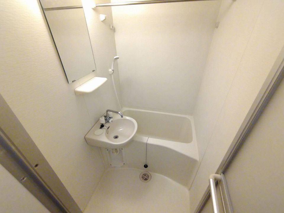 バス・シャワールーム　暖房機能無し浴室乾燥機付き