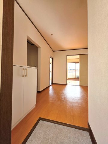 玄関　同物件内参考画像