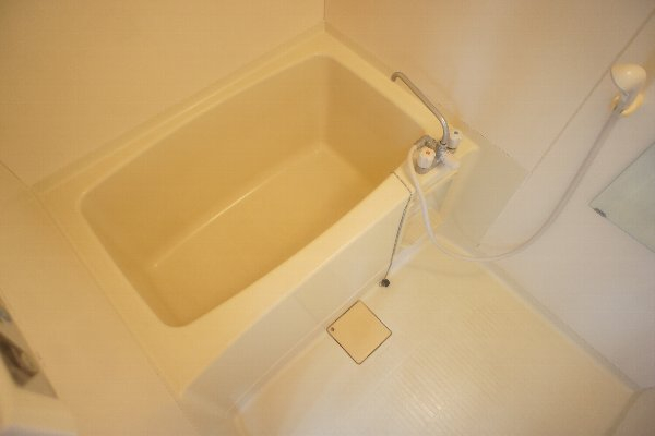 バス・シャワールーム　清潔感あるお風呂です。