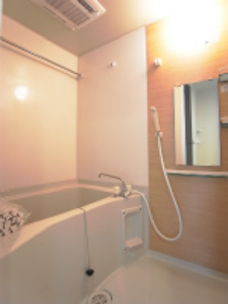 バス・シャワールーム　浴室乾燥機付きお風呂です