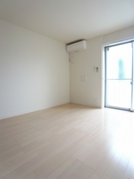 居室・リビング　清潔感のあるフローリングのお部屋です