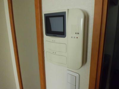 その他　モニターホンと姿見。