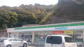 コンビニ　ファミリーマート長崎立岩店（コンビニ）まで629m