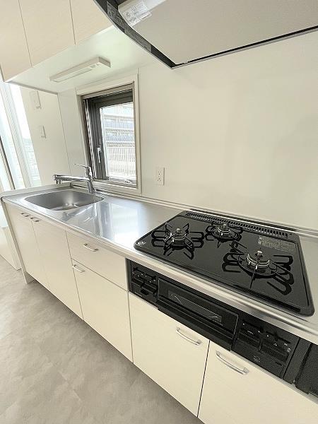 キッチン　グリル・3口ガスコンロ付き