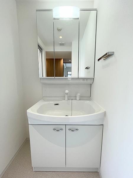 洗面設備　洗髪洗面化粧台（シャワー付き洗面）