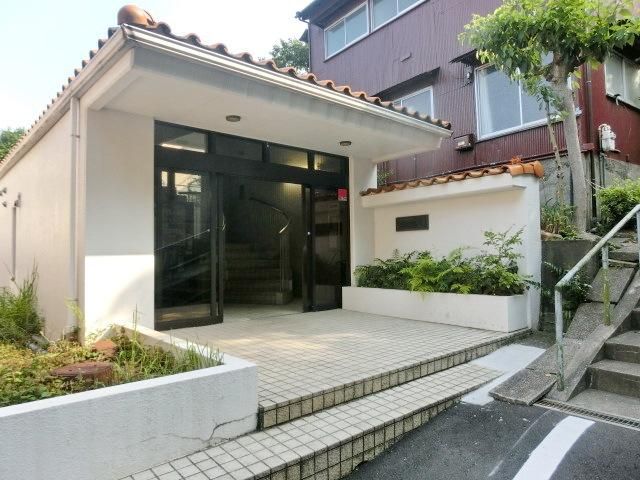 エントランス　部屋探しは株式会社　タウンハウジング　までお気軽にお問合せ…