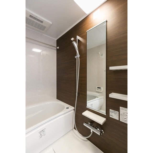 バス・シャワールーム　落ち着いた空間のお風呂です