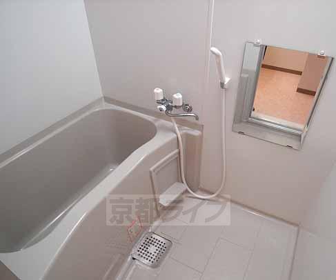 バス・シャワールーム　ゆったり浸かれるお風呂です