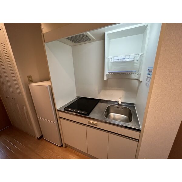 キッチン　写真は202号室。家具家電はつきません。