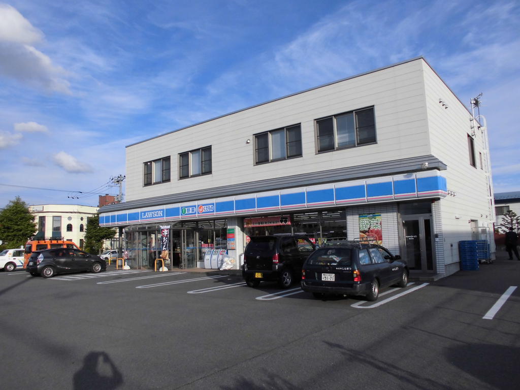コンビニ　ローソン旭川神楽2条店（コンビニ）まで302m