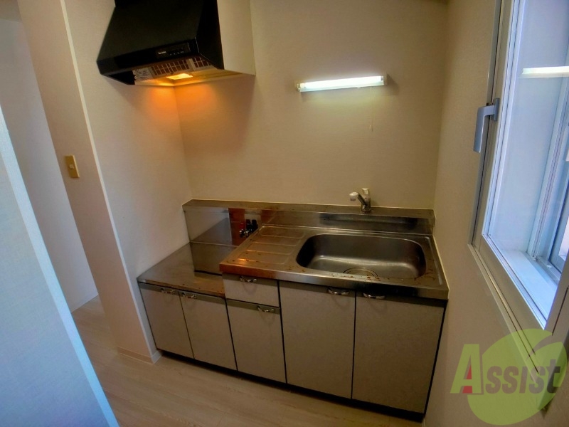 キッチン　シンプルなキッチンです。ガスコンロも設置できる仕様です。