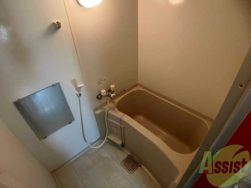 バス・シャワールーム　バスルームはこちらです。広々としてゆったり休めます。