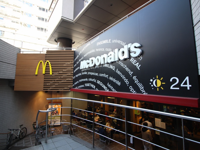 飲食店　マクドナルド駒沢大学店（飲食店）まで257m