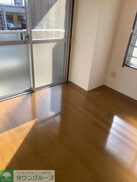 居室・リビング　陽当り良好。日差しの差し込む明るい部屋は光熱費も節約できま…
