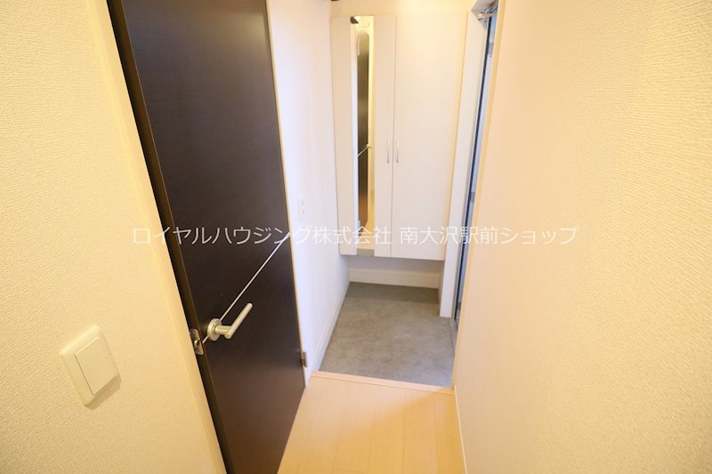 玄関　☆大きな玄関収納付き☆