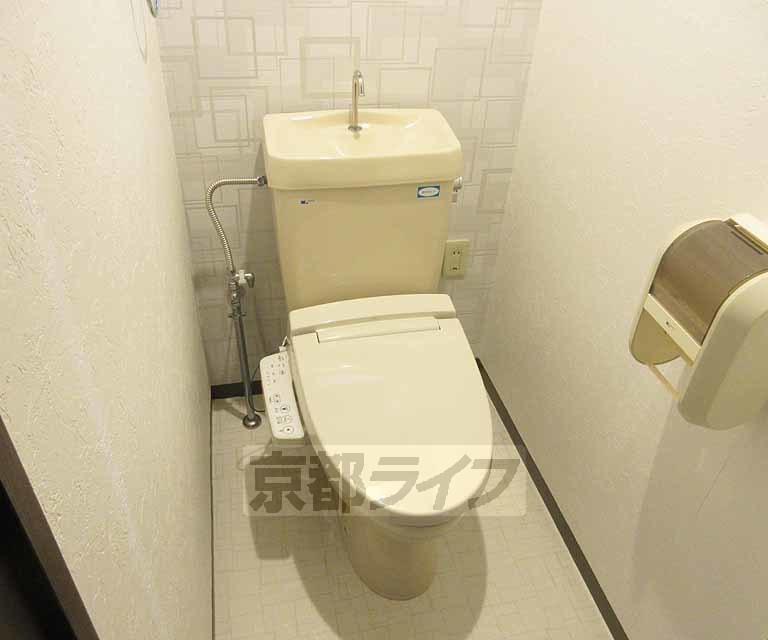 トイレ　ウォシュレットもついている