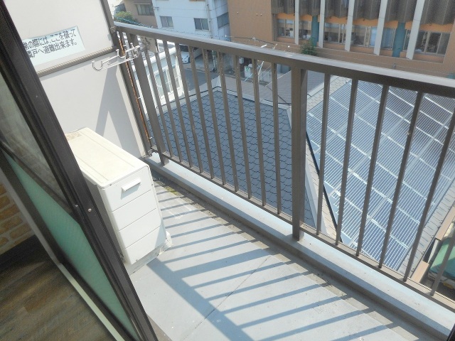 バルコニー　写真は302号室です。現況を優先いたします。