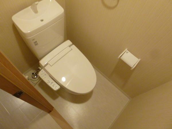トイレ　落ち着きなライトで、温めてくれますね！
