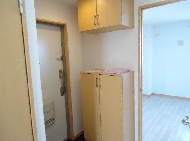 玄関　※別室の参考写真の為、現況優先です。