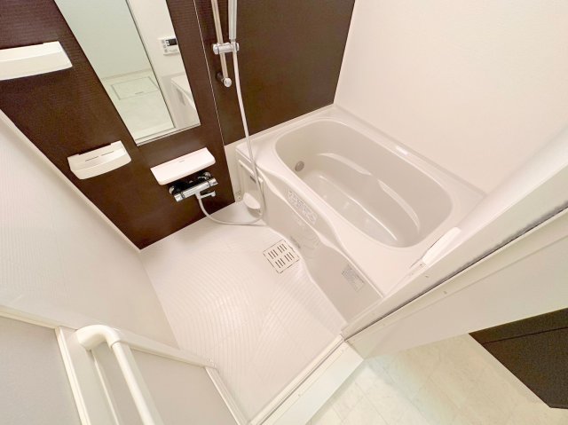 バス・シャワールーム　ゆったりと入るなら、お風呂とトイレとは別々が嬉しいですよね。