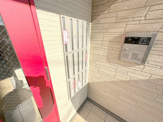 ロビー　オシャレなロビーは安心のオートロック付きです。