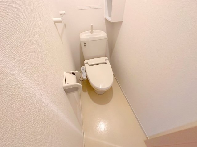 トイレ　綺麗なトイレにはウォシュレット標準装備です。