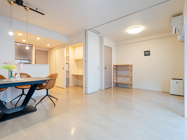 居室・リビング　※２０２２年３月購入当時の写真です、家具家電備品は賃貸条件に