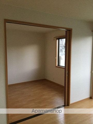 エルメゾン栗東の居間写真