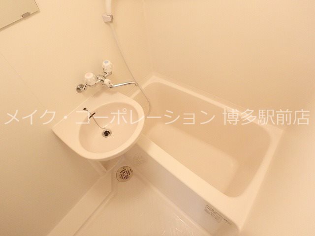 バス・シャワールーム　写真は同物件別部屋引用です。