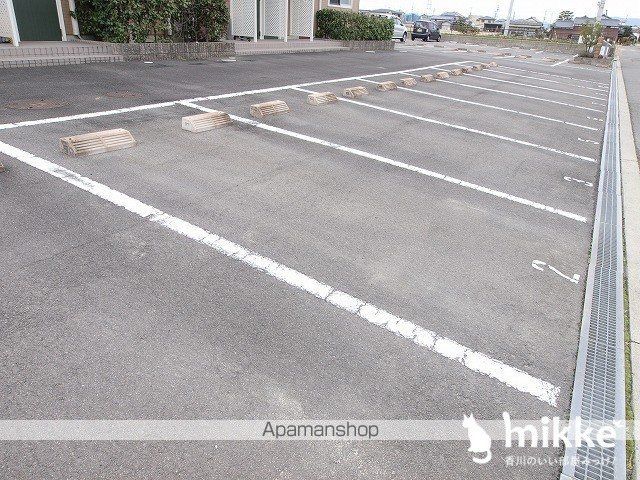 駐車場　駐車場