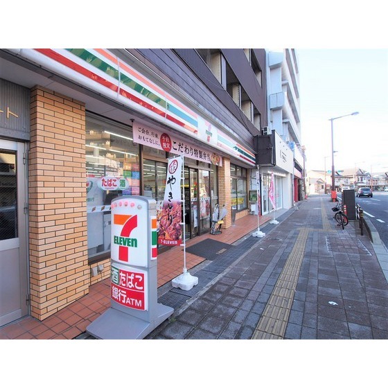 コンビニ　セブンイレブン下関新地店（コンビニ）まで728m