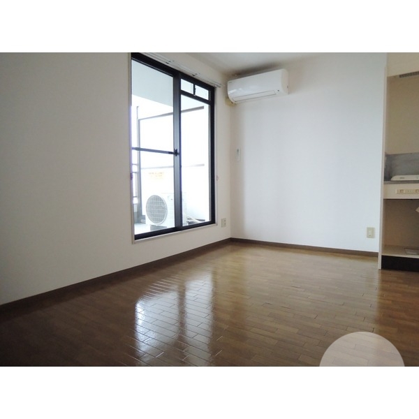 居室・リビング　明るいお部屋です♪