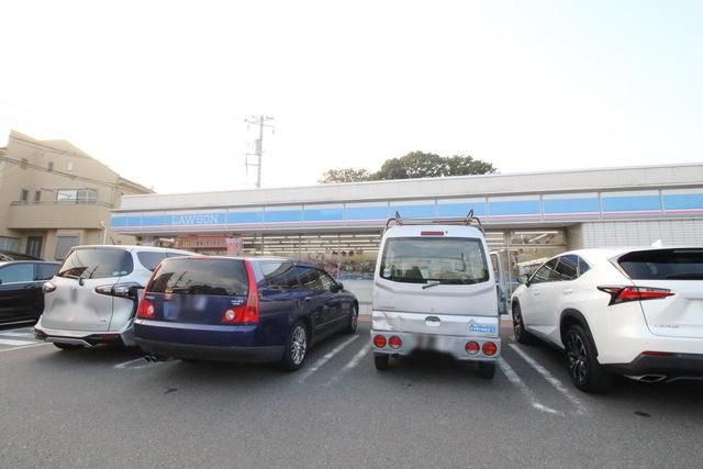 コンビニ　ローソン東山田駅前店（コンビニ）まで352m