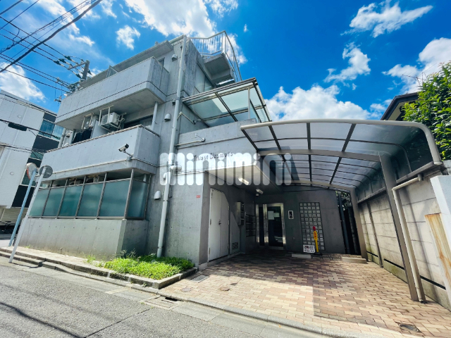 建物外観　防犯カメラとオートロックで２重の安心！