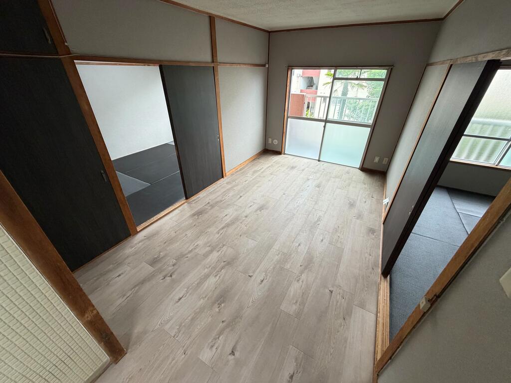 三日月住宅 2棟の居間写真