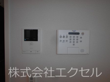セキュリティ　モニタ付インターホンです。（同建物別室画像です）