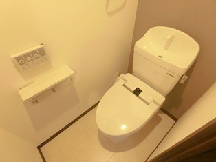 地下鉄東西線 南郷１８丁目駅 徒歩9分 4階建 築9年のトイレ写真