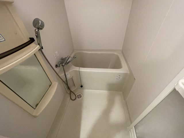 バス・シャワールーム　同建物反転タイプを表示しています