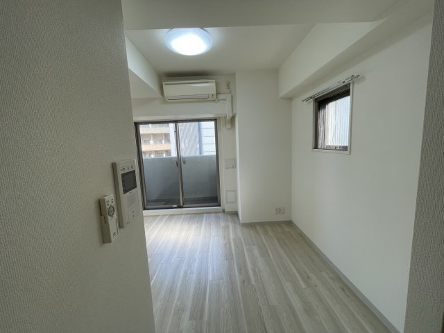 居室・リビング　同建物反転タイプを表示しています